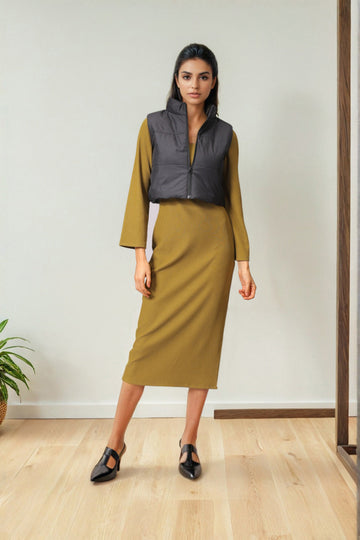 Women's Black Regular Fit Solid Cropped Quilted Jacket