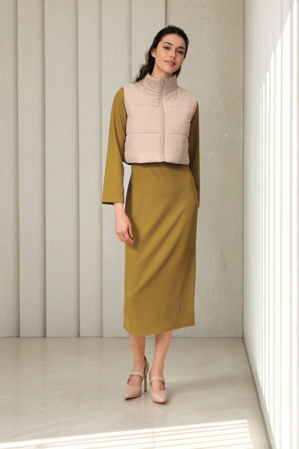 Women's Beige Regular Fit Solid Cropped Quilted Jacket