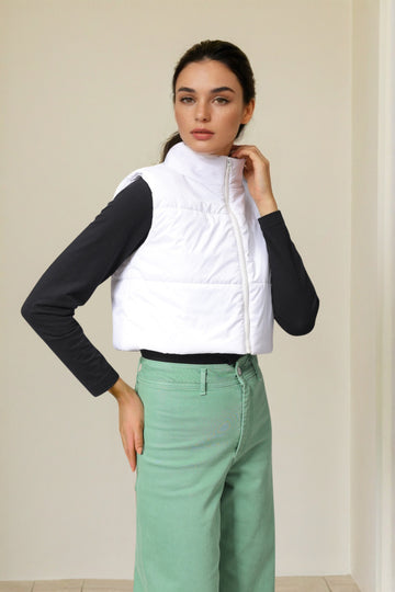 Women's White Regular Fit Solid Cropped Quilted Jacket