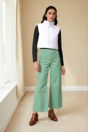 Women's White Regular Fit Solid Cropped Quilted Jacket