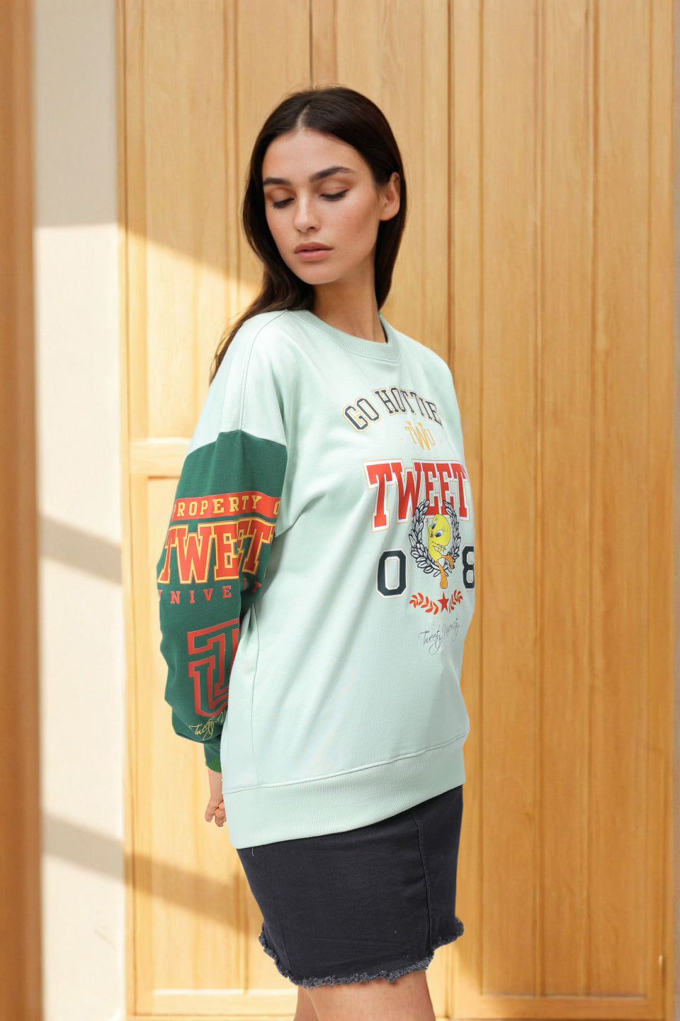 Women's Boxy Looney Tunes Oversized Sweatshirt