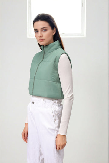 Women's Green Regular Fit Solid Cropped Quilted Jacket