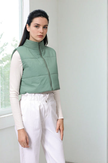 Women's Green Regular Fit Solid Cropped Quilted Jacket