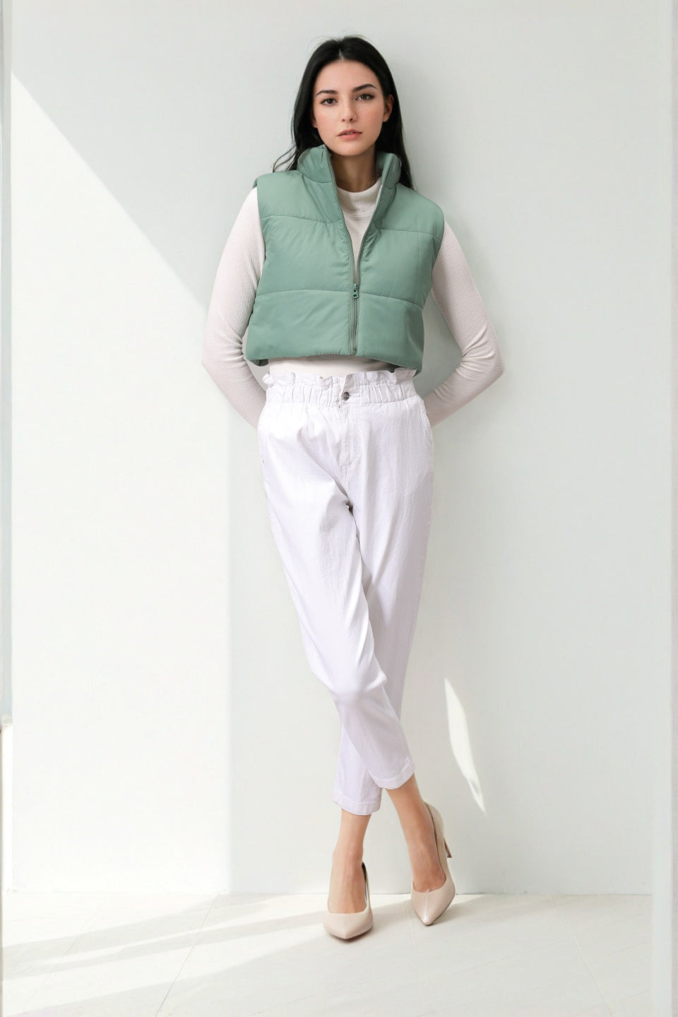 Women's Green Regular Fit Solid Cropped Quilted Jacket