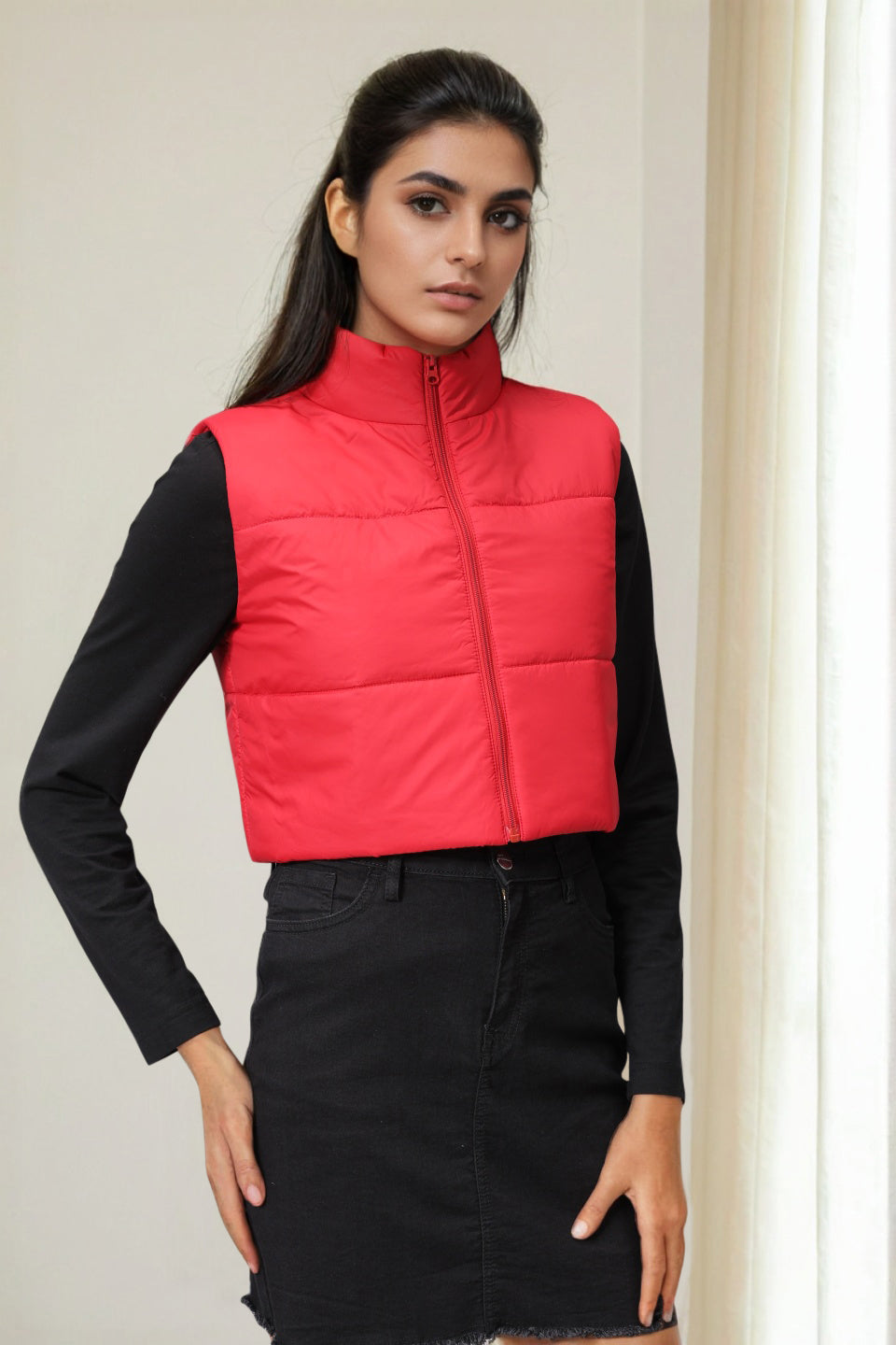 Women's Red Regular Fit Solid Cropped Quilted Jacket