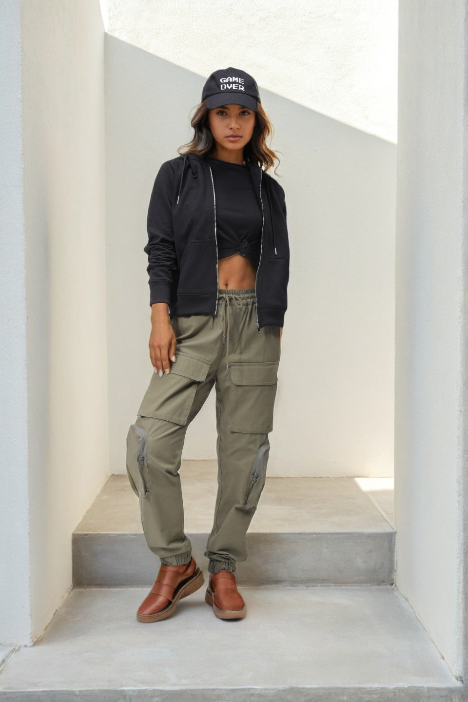 Women's Black Relaxed Fit Solid Front Open Zipper Sweatshirt