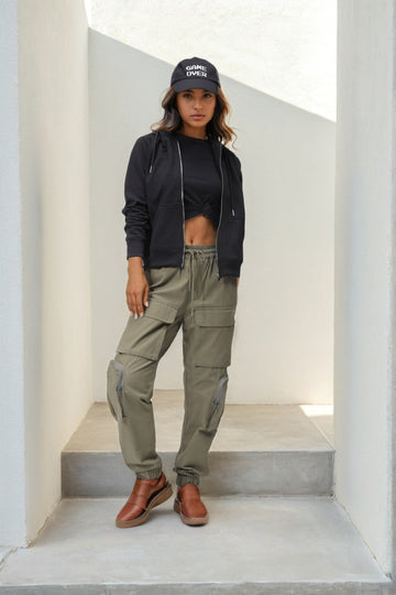 Women's Black Relaxed Fit Solid Front Open Zipper Sweatshirt