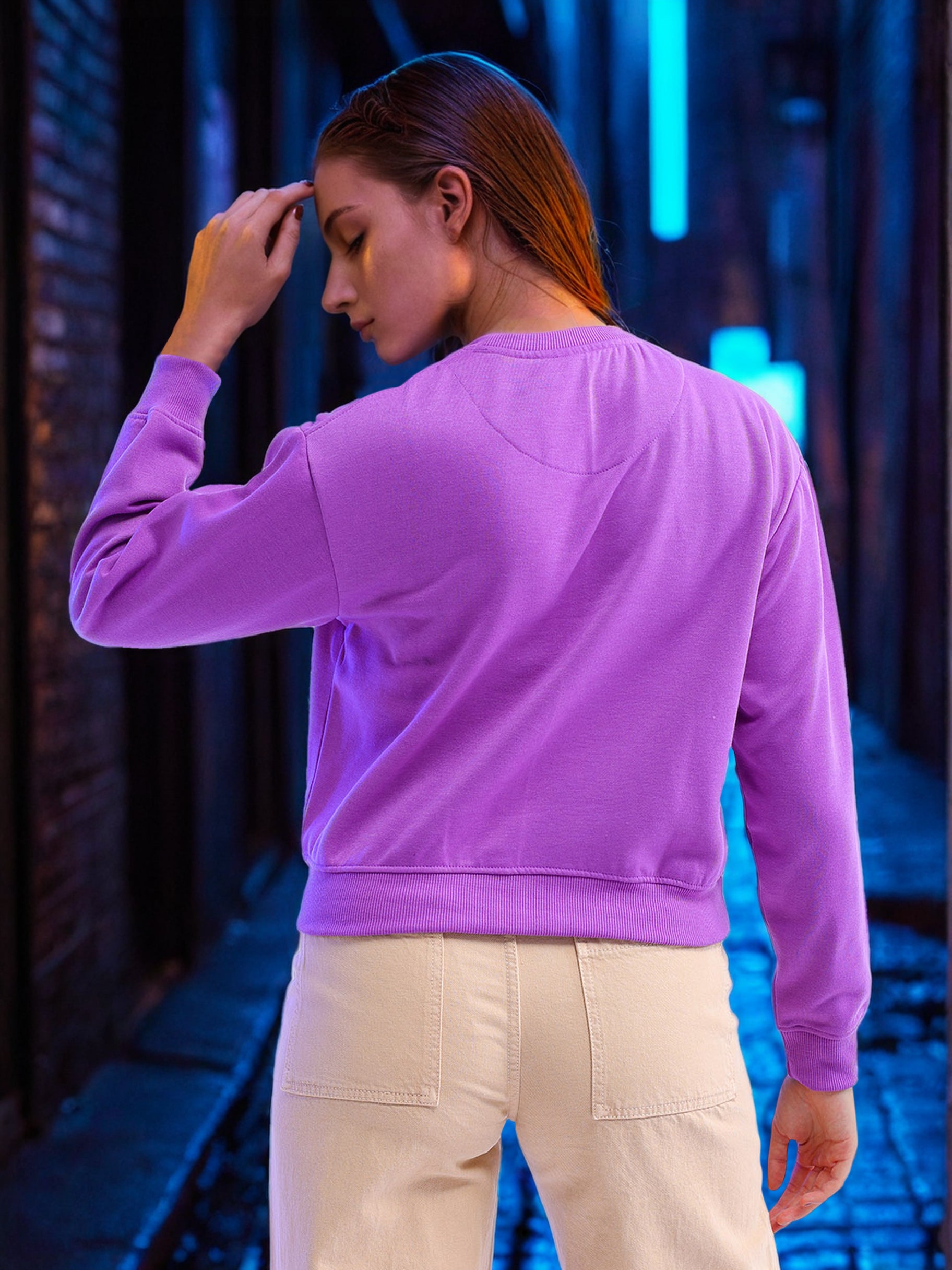 Women's Solid Regular Fit Sweatshirt