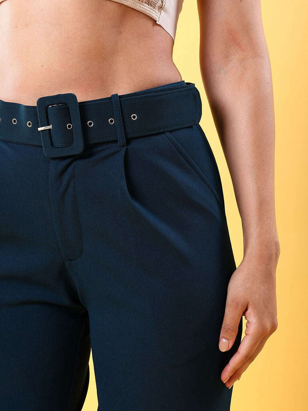 Women's Tapered Pleated Pant With Belt