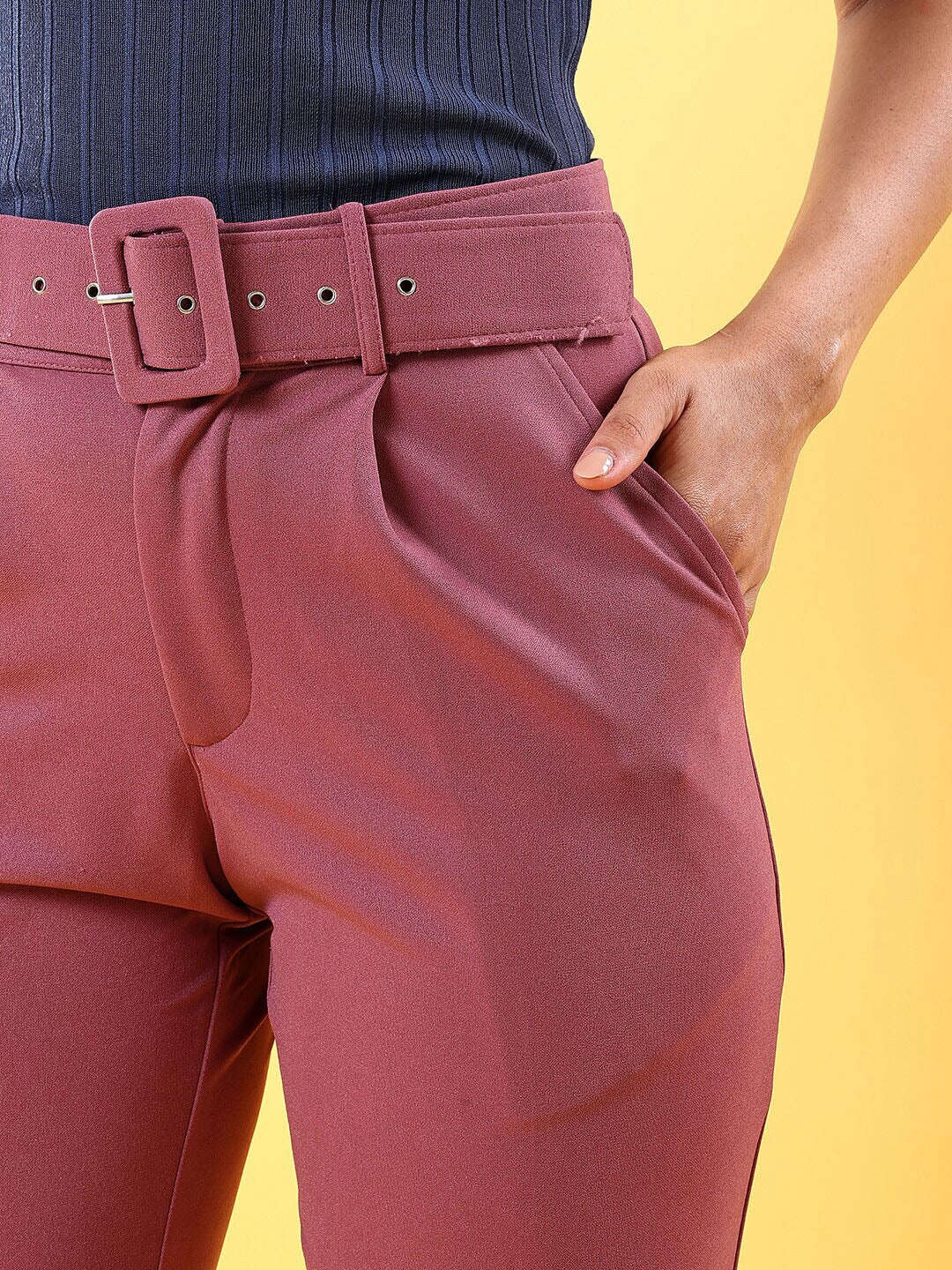 Women's Tapered Pleated Pant With Belt