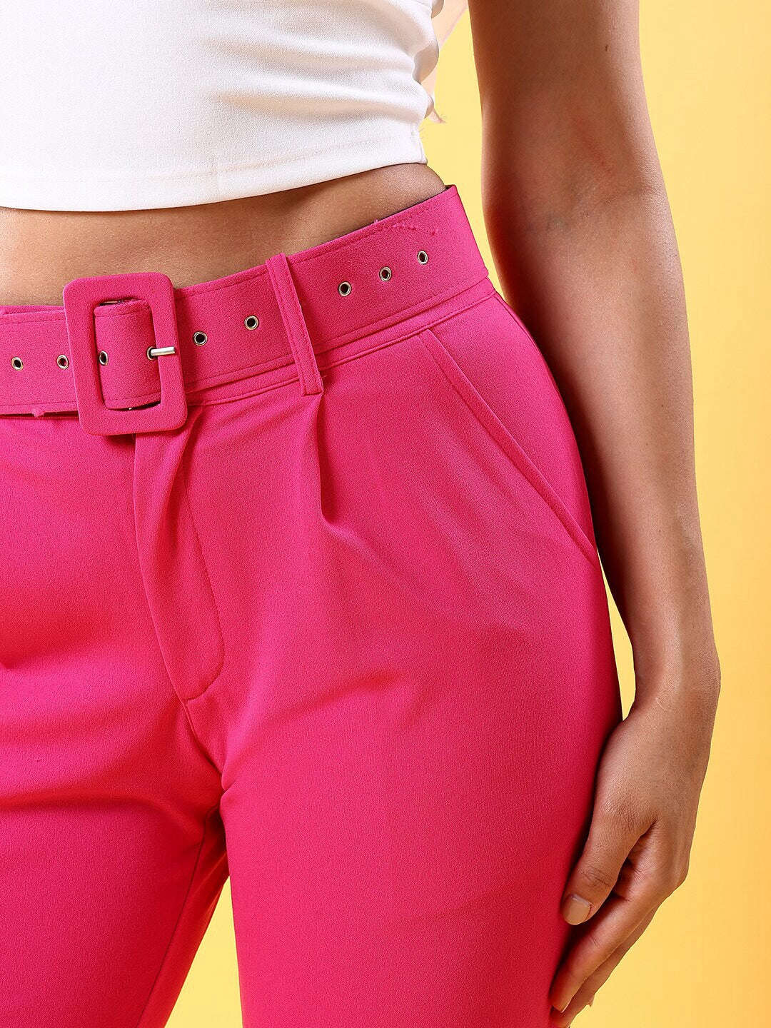 Women's Tapered Pleated Pant With Belt