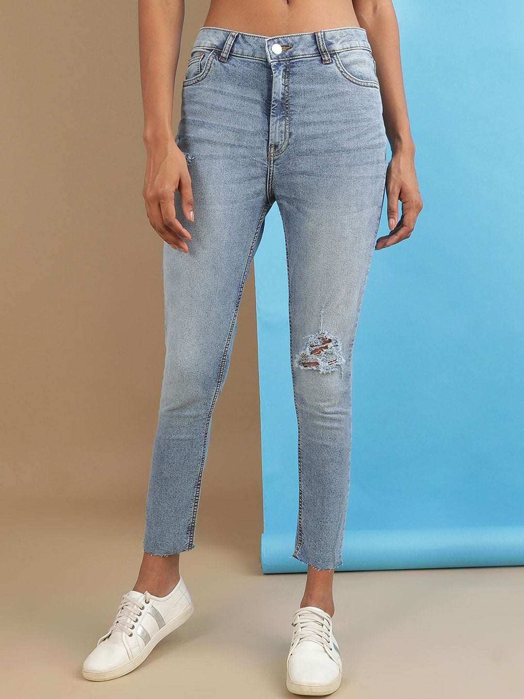 Women's Distressed Slim Fit Jeans
