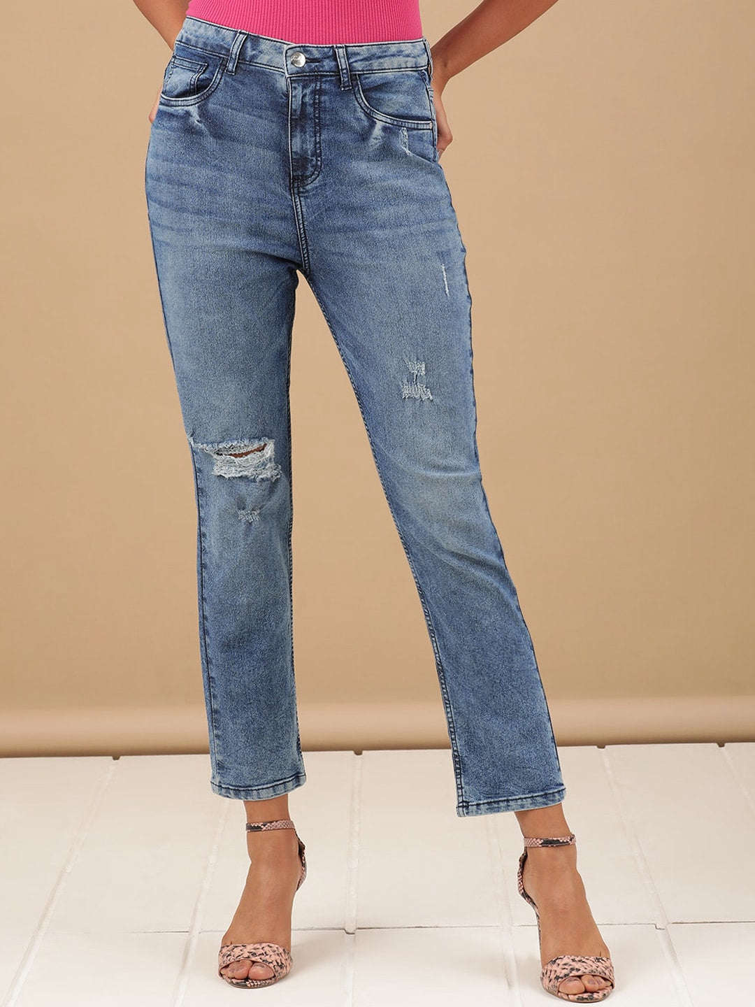 Women's Distressed Straight Fit Jeans