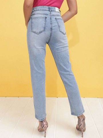 Women's Distressed Straight Fit Jeans