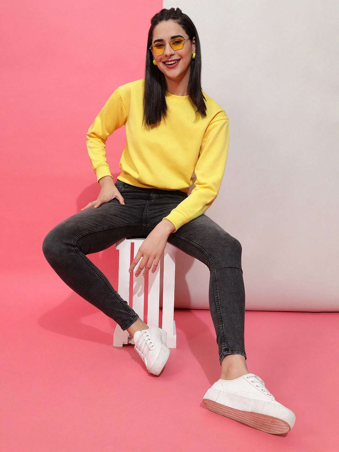 Women's Solid Regular Fit Sweatshirt