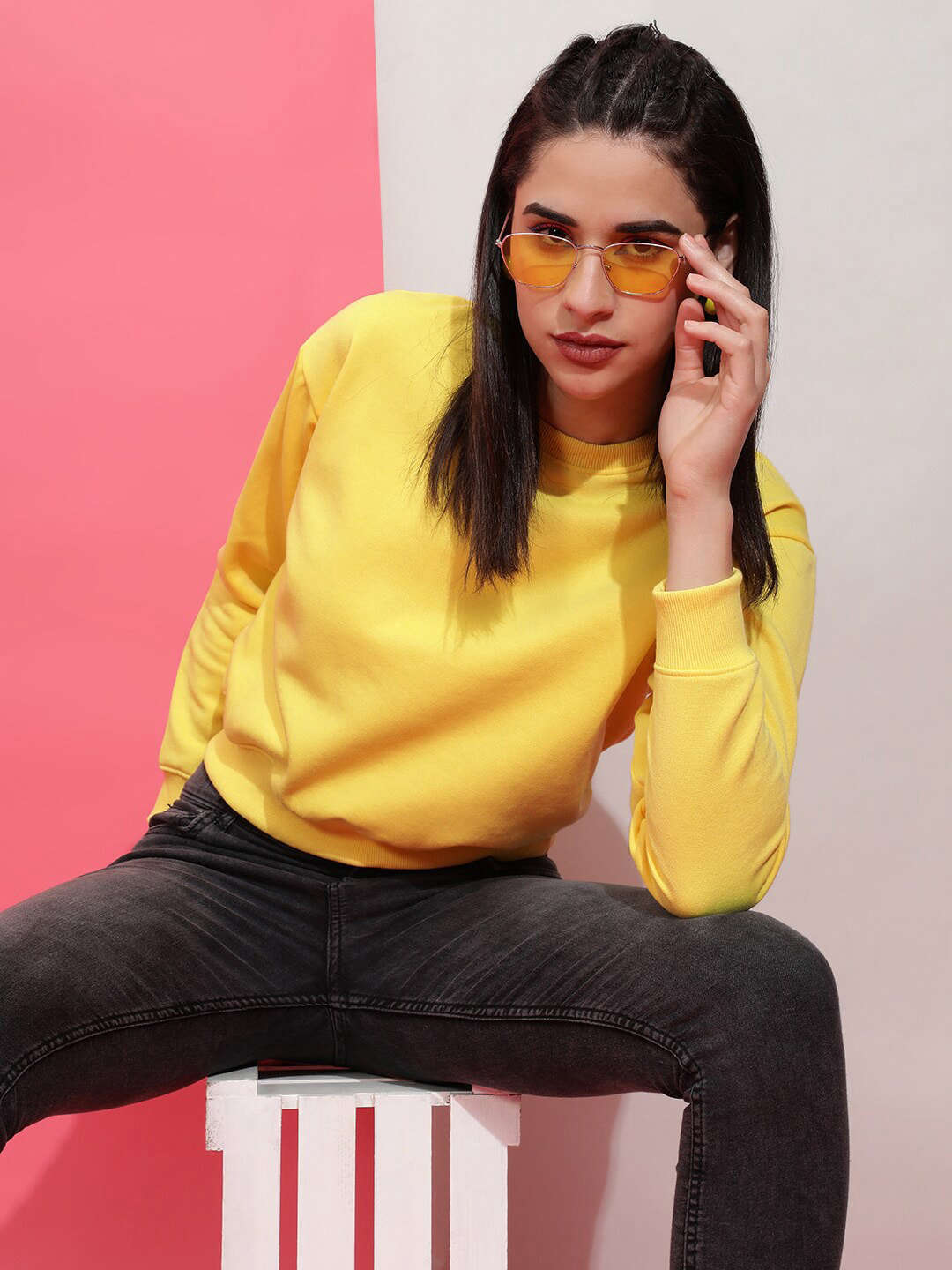 Women's Solid Regular Fit Sweatshirt