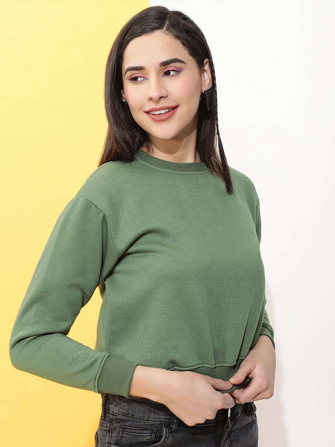 Women's Solid Regular Fit Sweatshirt