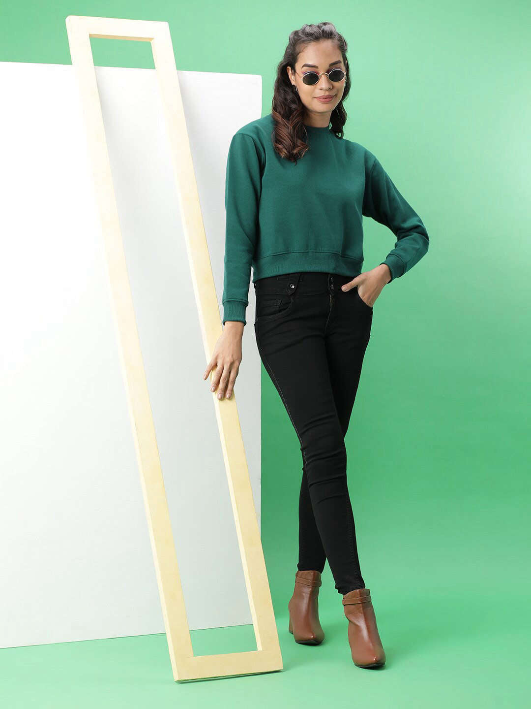 Women's Solid Regular Fit Sweatshirt