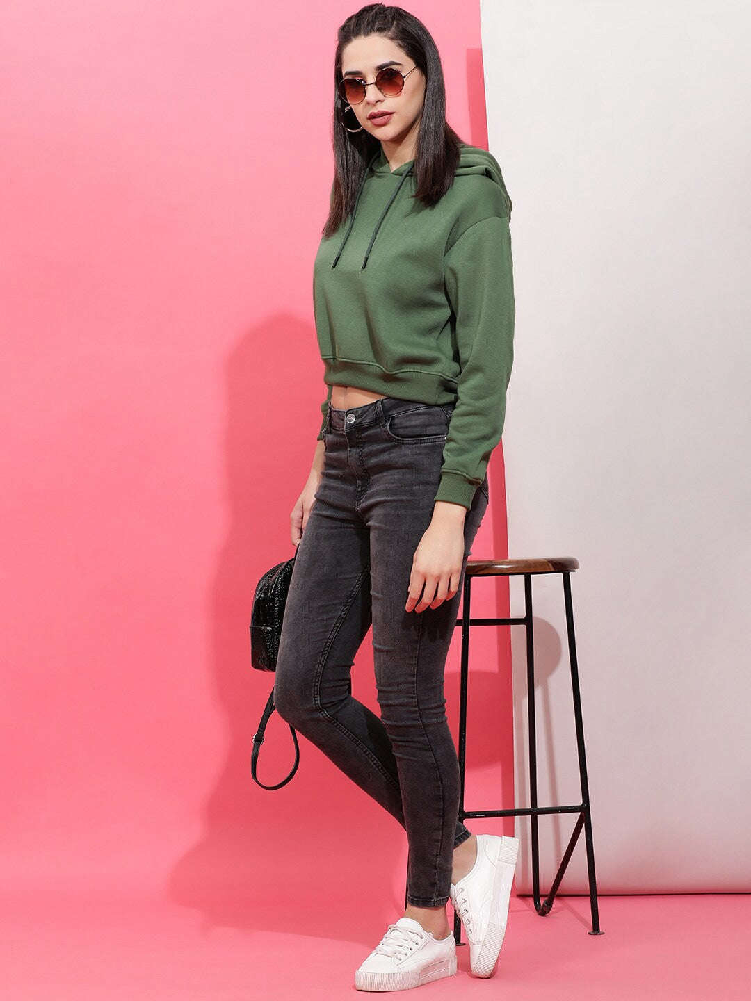 Women's Solid Regular Fit Sweatshirt