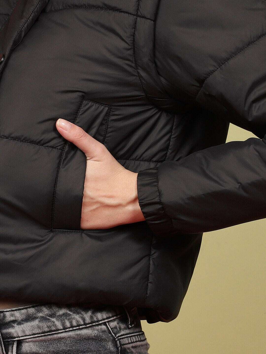 Women's Detachable Sleeve Crop Jacket