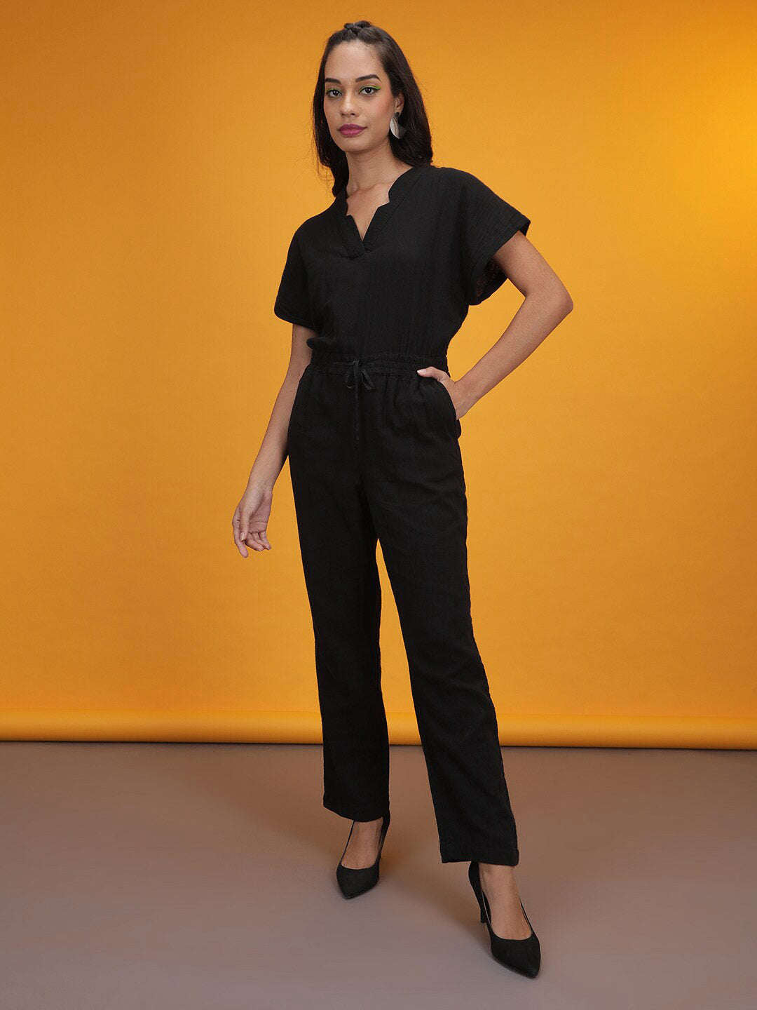 Women's Solid Jumpsuit With Scoop Pockets