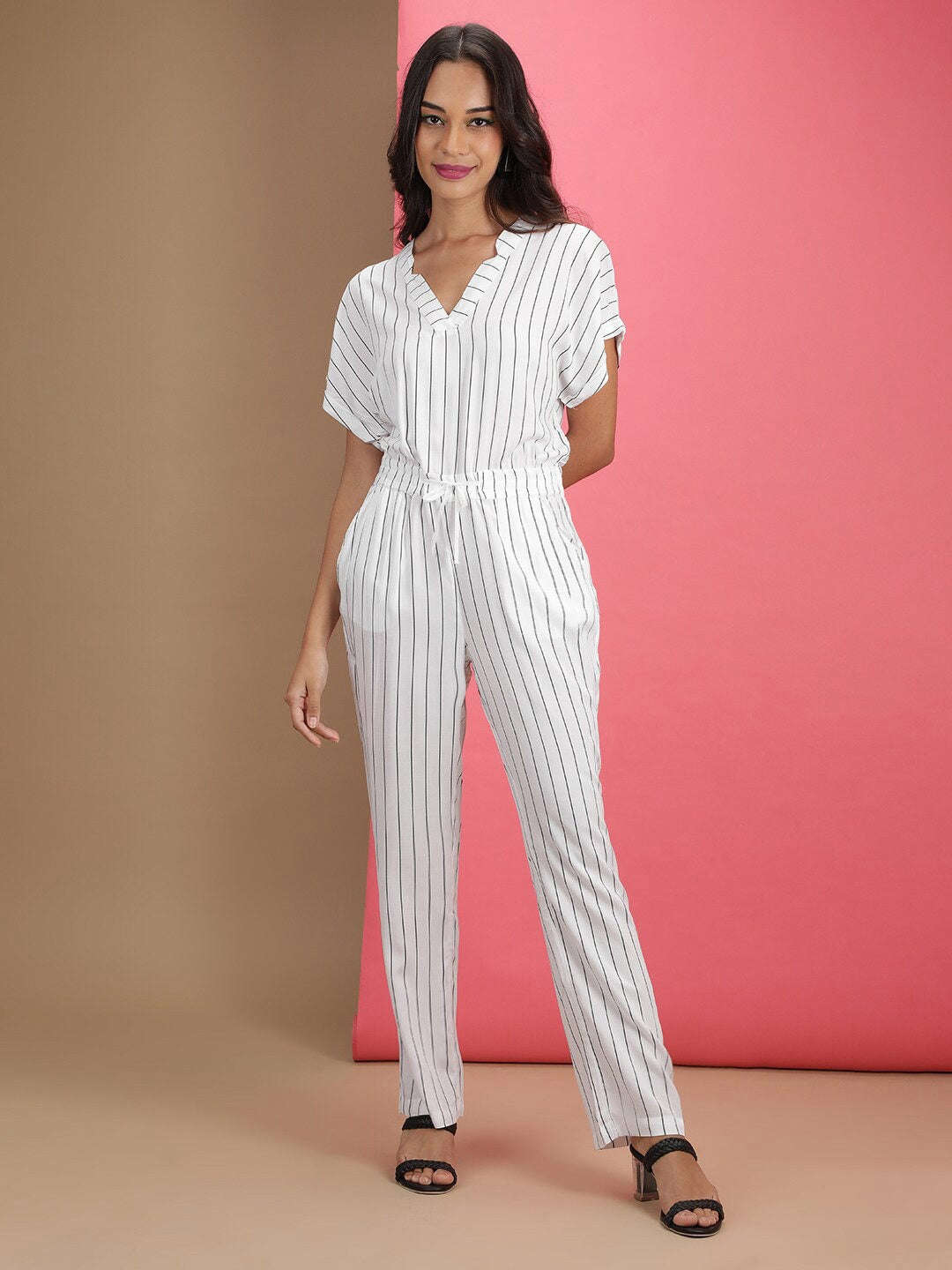 Women's Solid Jumpsuit With Scoop Pockets