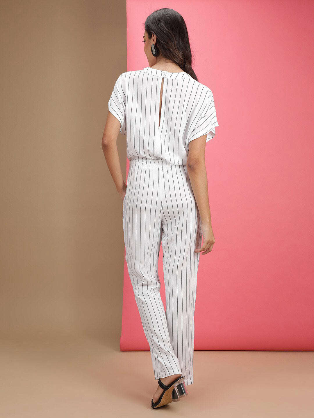 Women's Solid Jumpsuit With Scoop Pockets