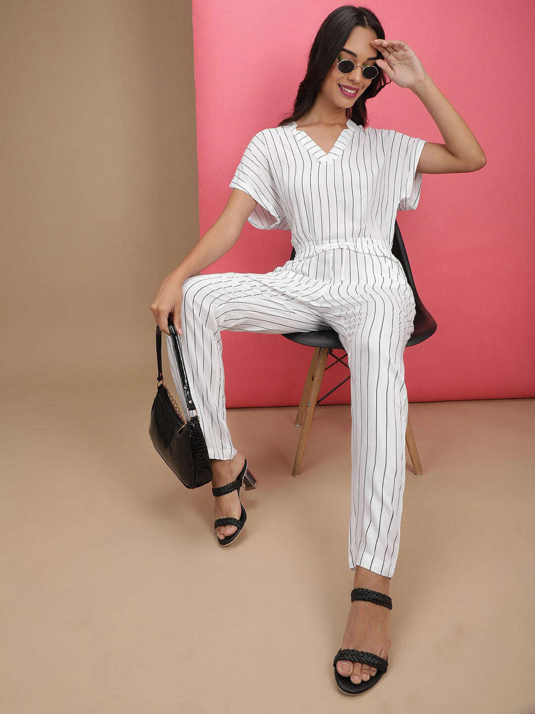 Women's Solid Jumpsuit With Scoop Pockets