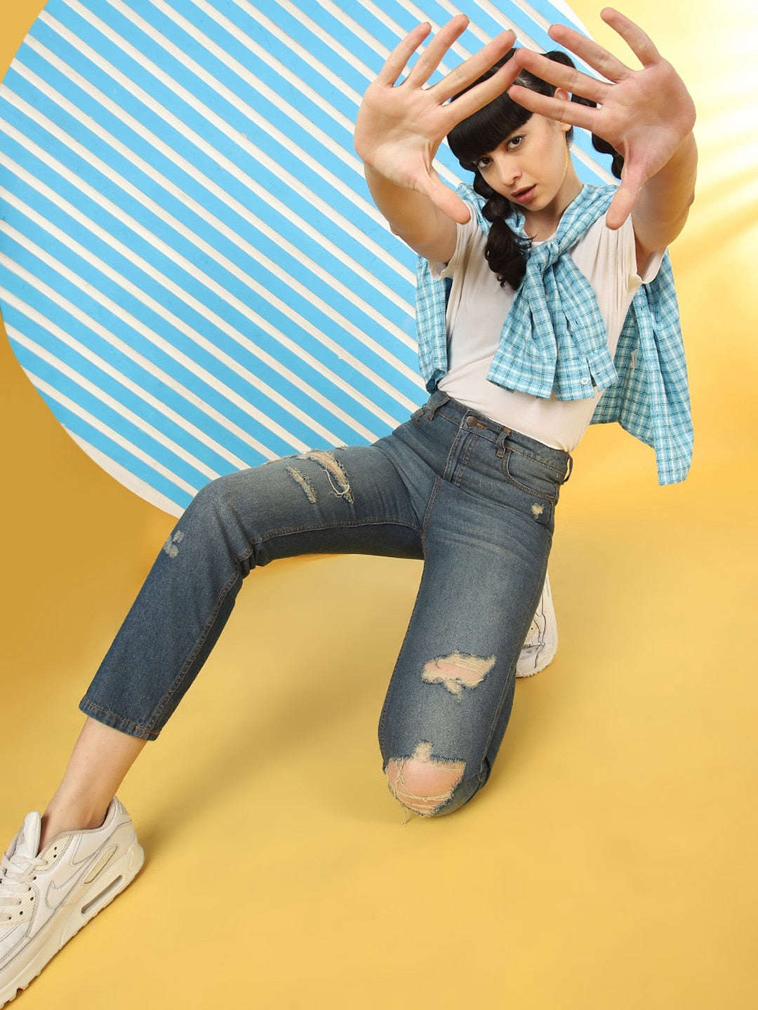 Women's Distress Straight Fit Jeans