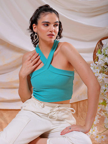 Women's Green Fitted Solid V-Neck Crop Top