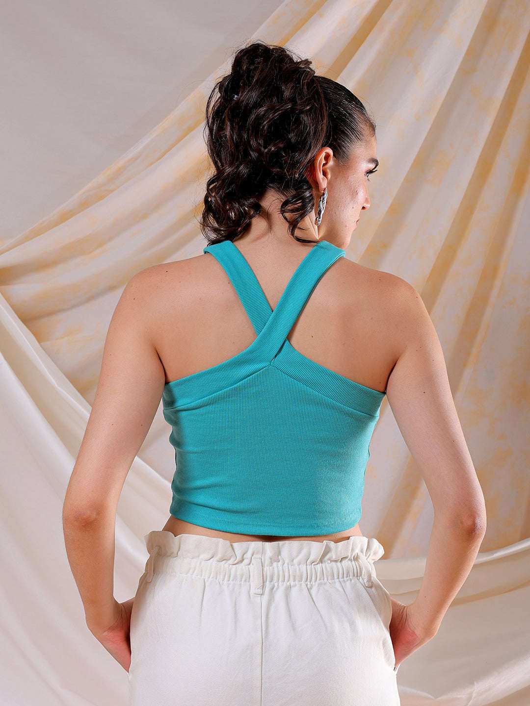 Women's Green Fitted Solid V-Neck Crop Top