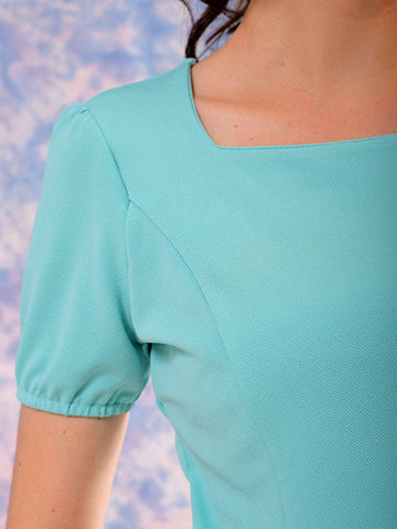 Women's Green Fitted Textured Square Neck Crop Top