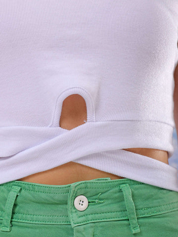 Women's White Fitted Solid Round Neck Crop Top