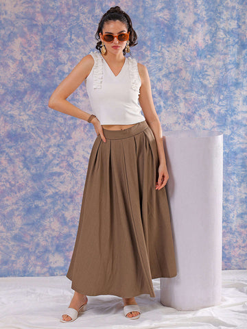 Women's White Fitted Textured Scoop Neck Ruffle Top