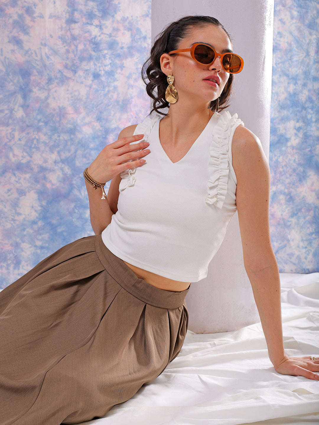 Women's White Fitted Textured Scoop Neck Ruffle Top