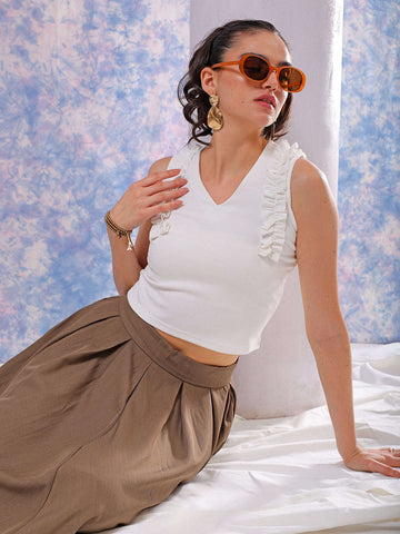 Women's White Fitted Textured Scoop Neck Ruffle Top