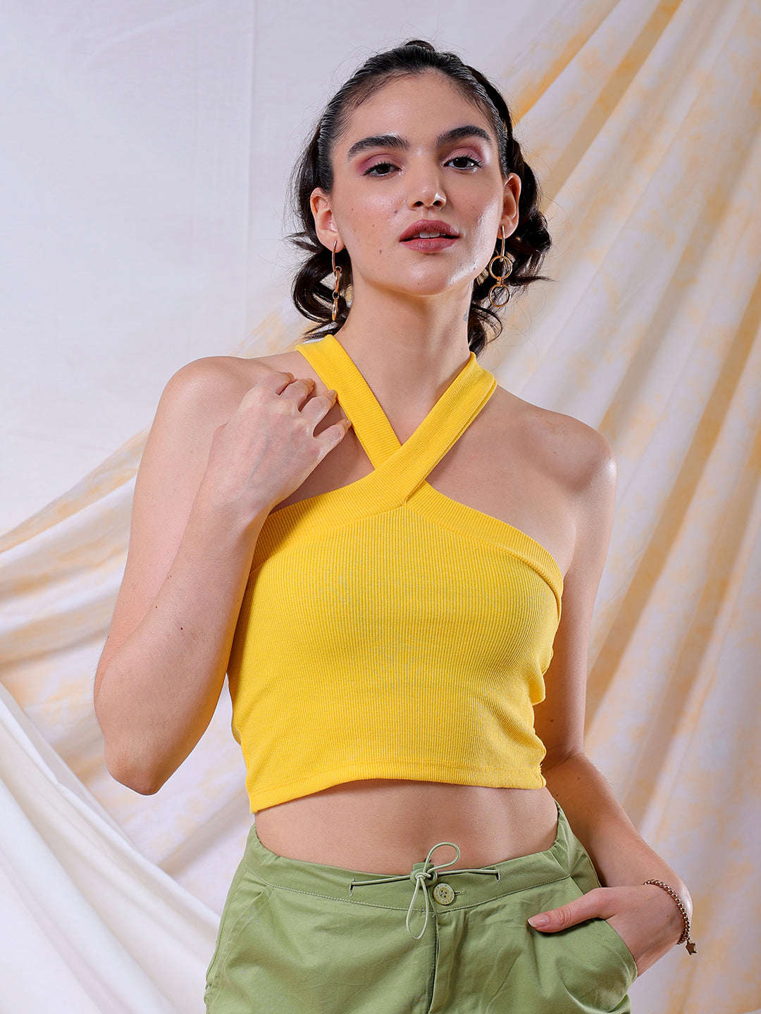 Women's Yellow Fitted Solid V-Neck Crop Top