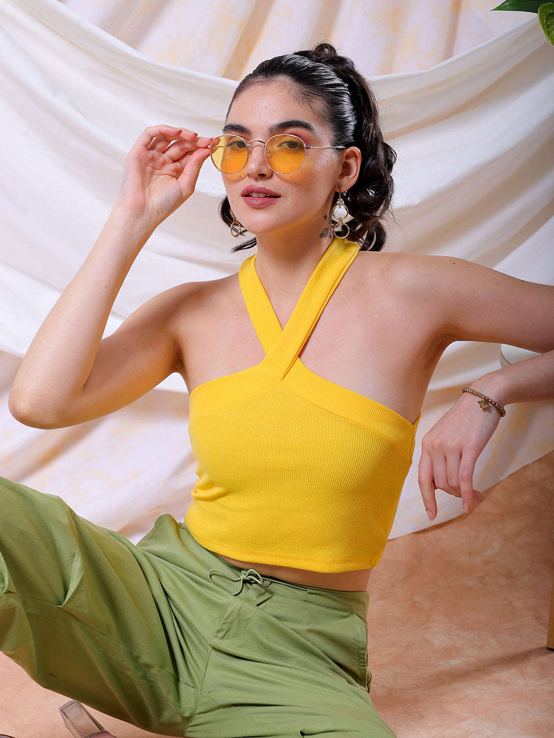 Women's Yellow Fitted Solid V-Neck Crop Top