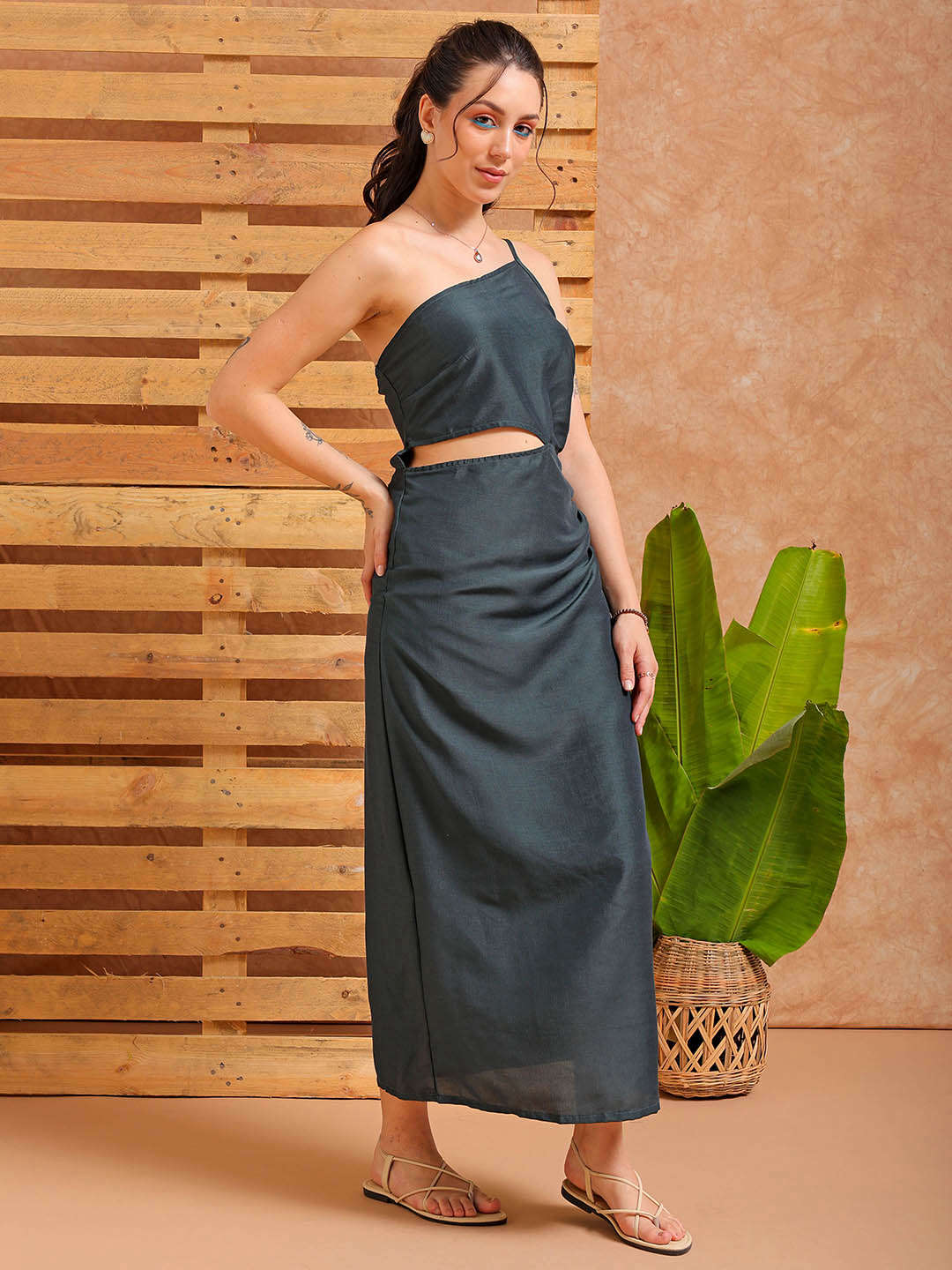 Women's Green Fitted Solid Partywear One Shoulder Dress